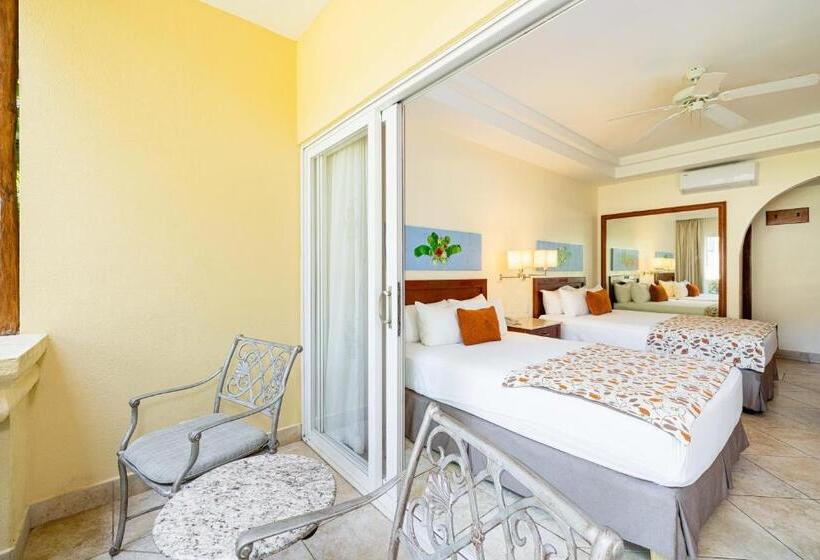 패밀리 룸 풀장 전망, Tamarindo Diria Beach Resort