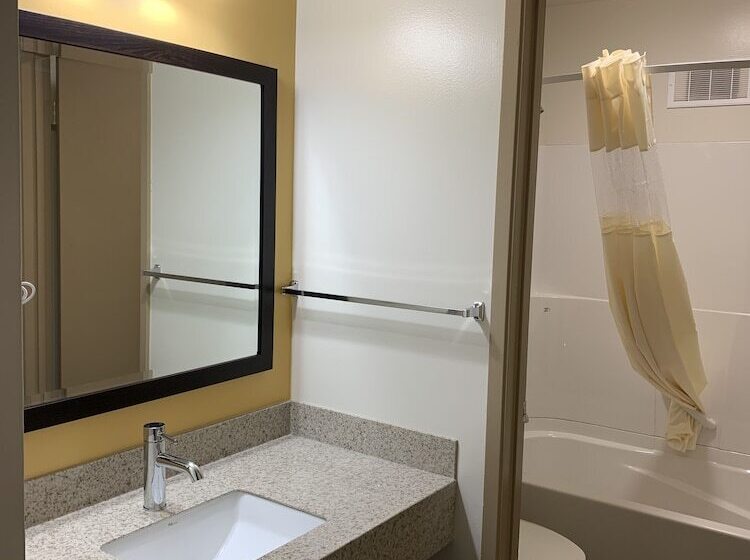 غرفه قياسيه سريرين مزدوجين, Westway Inn Motel