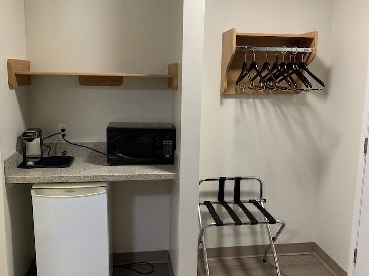 غرفه قياسيه سريرين مزدوجين, Westway Inn Motel