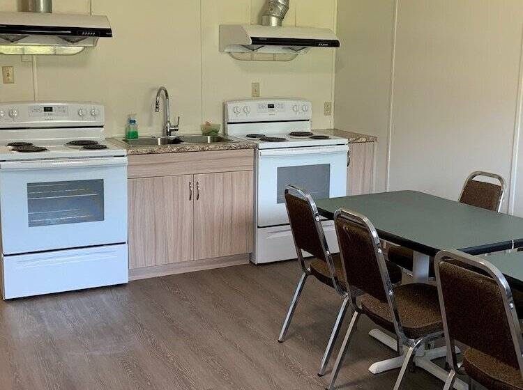 غرفه قياسيه سريرين مزدوجين, Westway Inn Motel