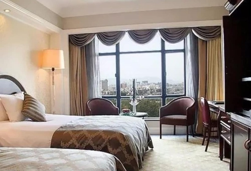 Номер бизнес-класса, Green Lake