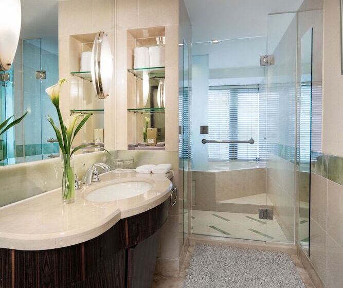 Quarto Executivo, Hua Ting Hotel & Towers