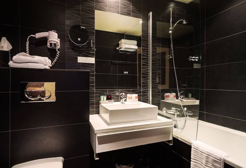 اتاق استاندارد سه نفره, Arc Elysees