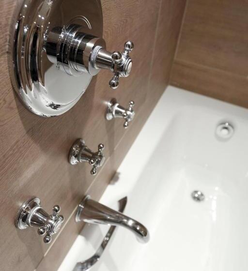 اتاق لوکس, Au Manoir Saint Germain