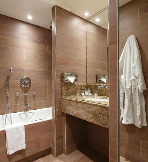 اتاق استاندارد سه نفره, Au Manoir Saint Germain