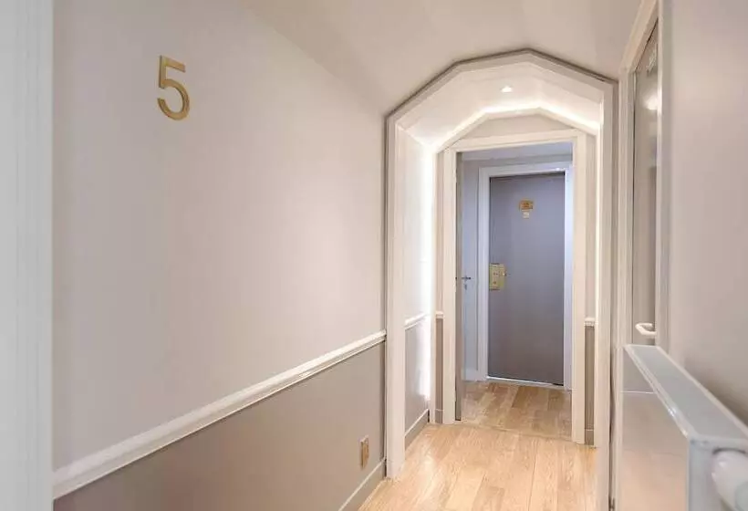 اتاق استاندارد سه نفره, Hôtel Le Beaugency