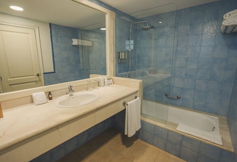 Полулюкс, Iberostar Waves Punta Cana