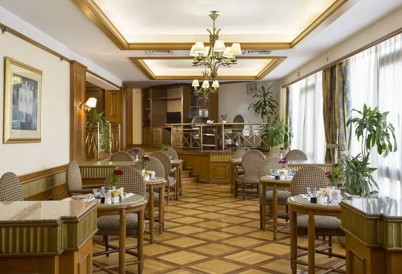 اتاق اجرایی, Le Passage Cairo Hotel & Casino