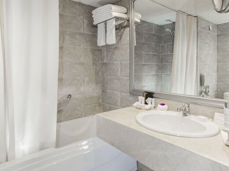 اتاق استاندارد با چشمانداز استخر, Le Passage Cairo Hotel & Casino