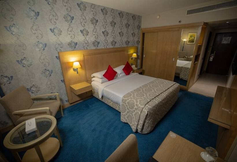 اتاق استاندارد با چشمانداز استخر, Le Passage Cairo Hotel & Casino