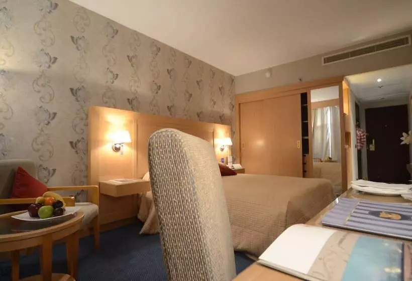 اتاق استاندارد با چشمانداز استخر, Le Passage Cairo Hotel & Casino