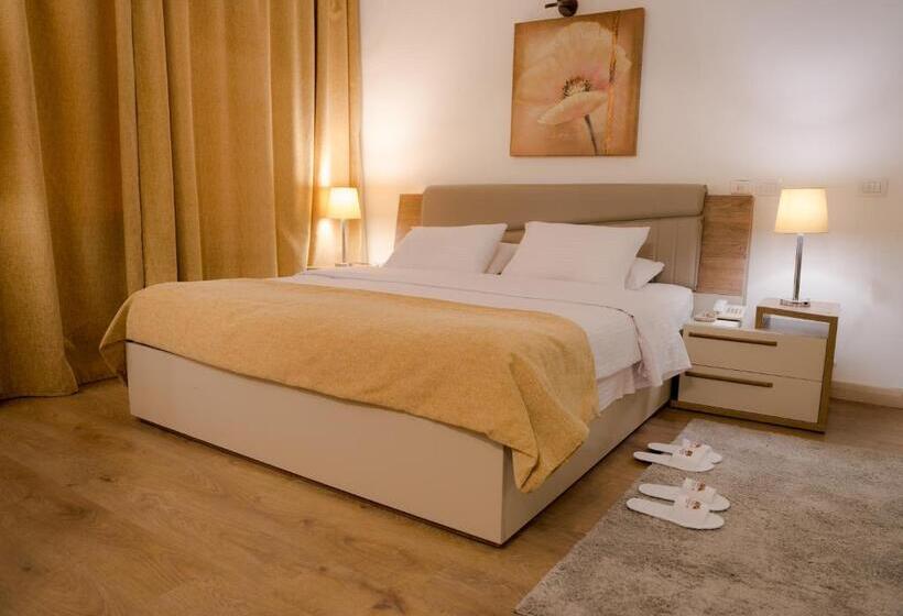 Suite with Terrace, Royal Marshal