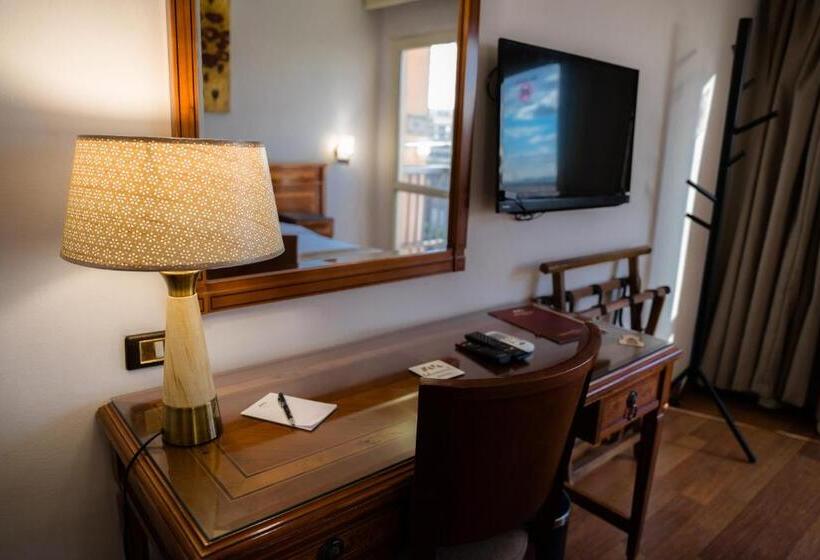 اتاق استاندارد یک نفره, Royal Marshal