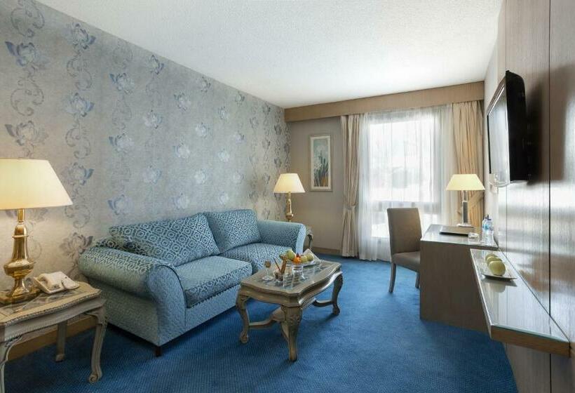 سوییت لوکس, Le Passage Cairo Hotel & Casino