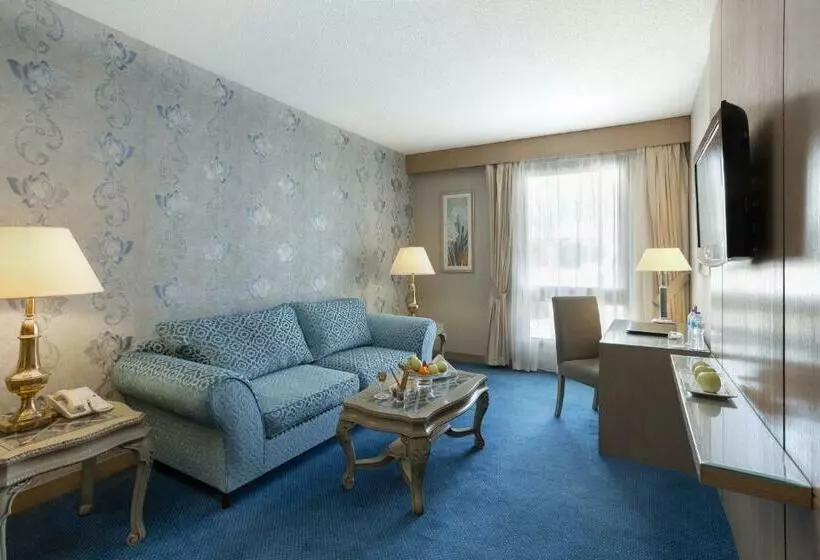 سوییت لوکس, Le Passage Cairo Hotel & Casino