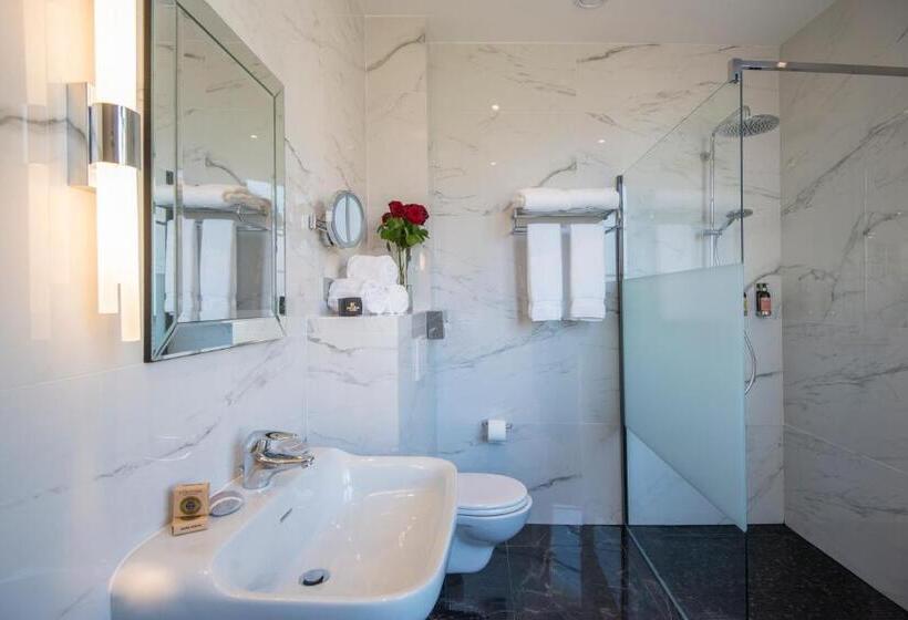 スーペリアールーム, Carlton