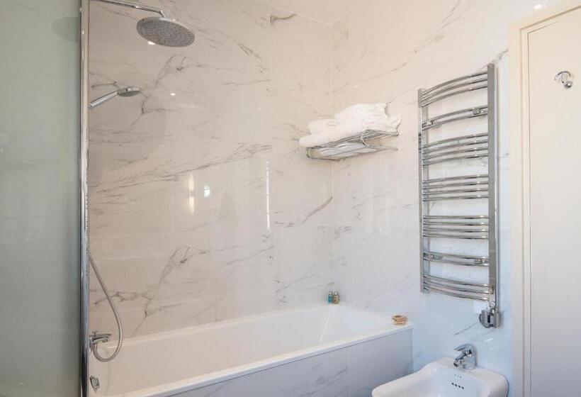 デラックスルーム, Carlton