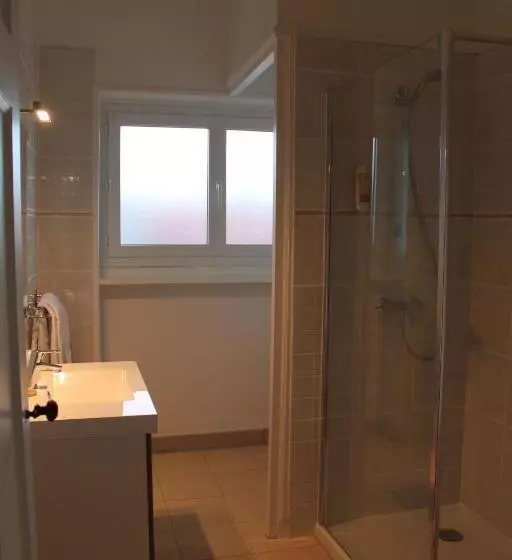 Standard Kolmen Hengen Huone, Hôtel De La Rhune