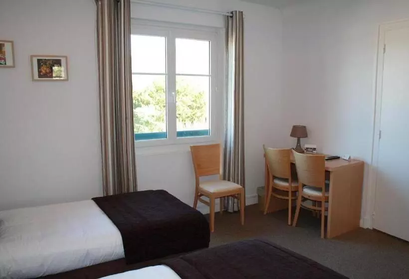 Standard Kolmen Hengen Huone, Hôtel De La Rhune