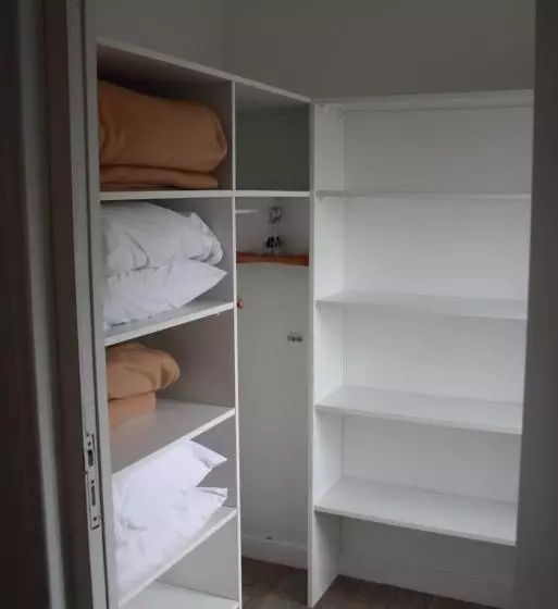 Standard Neljän Hengen Huone, Hôtel De La Rhune