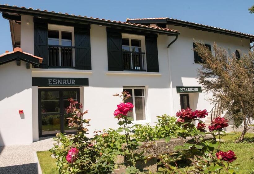 Апартаменты 2 Спальни, Hôtel De La Rhune