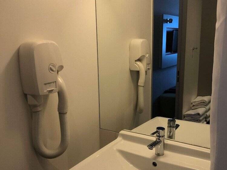 Номер Стандарт, Kyriad Hôtel Orly Aéroport Athis Mons