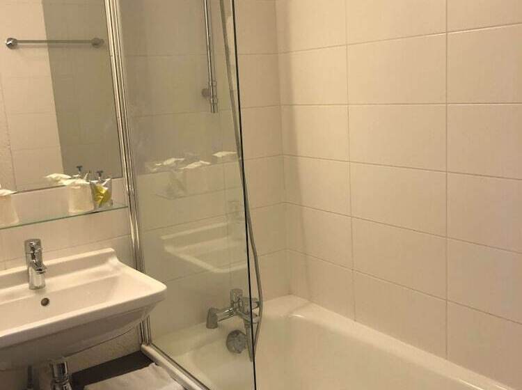Номер Стандарт, Kyriad Hôtel Orly Aéroport   Athis Mons