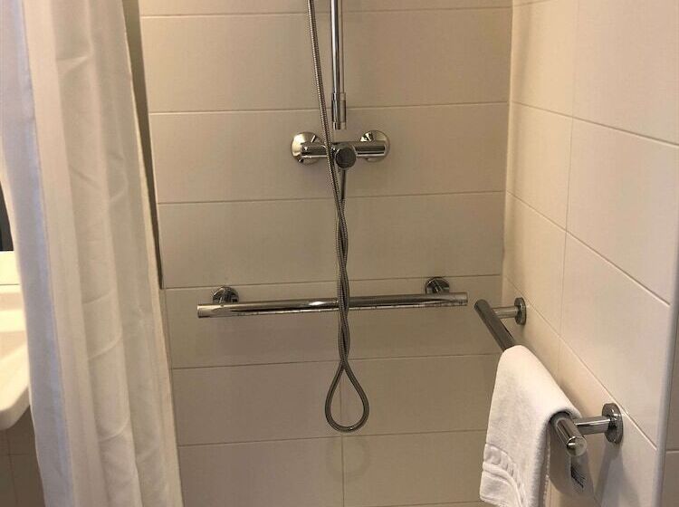 Номер Стандарт, Kyriad Hôtel Orly Aéroport Athis Mons