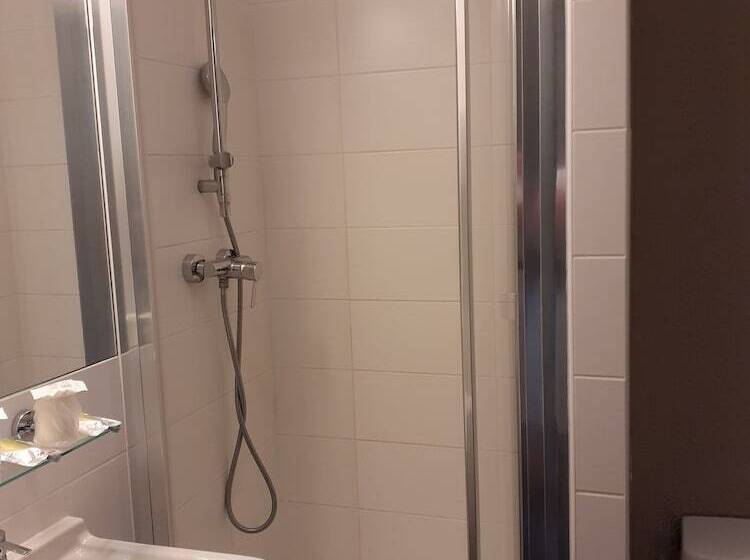 Номер Стандарт, Kyriad Hôtel Orly Aéroport Athis Mons