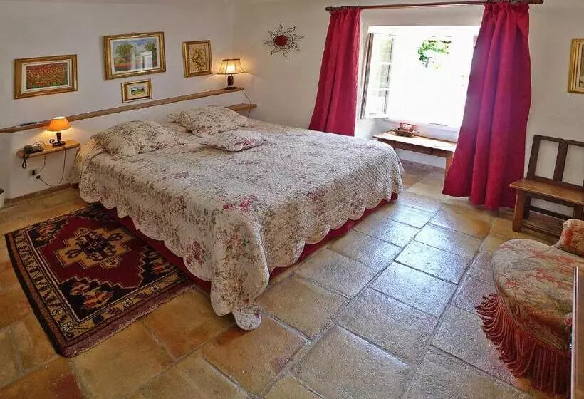 اتاق کلاسیک, Le Hameau