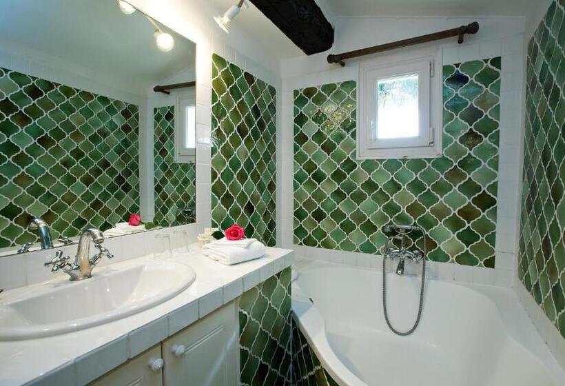 经典四人房间, Le Hameau