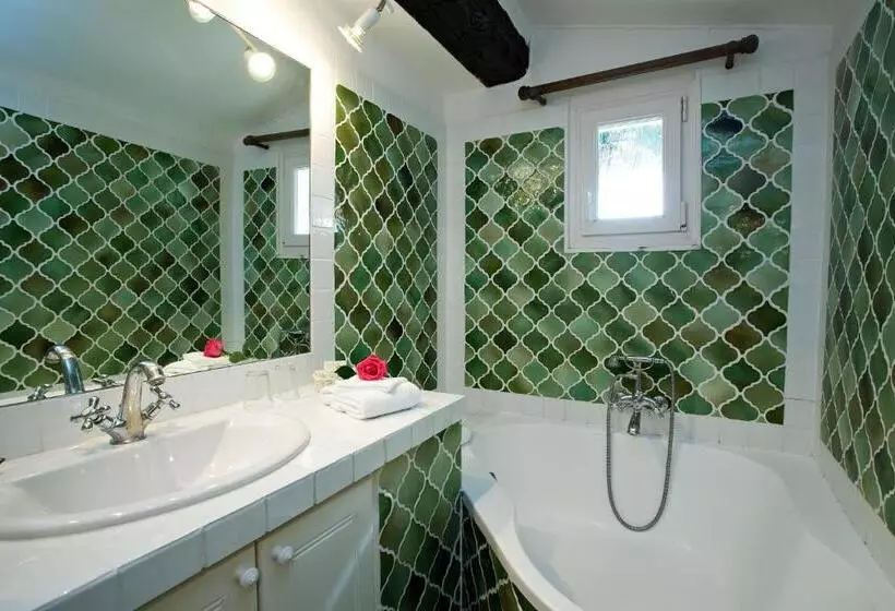 اتاق کلاسیک چهارنفره, Le Hameau