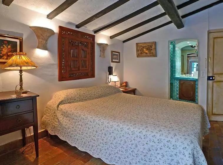 اتاق عادی, Le Hameau