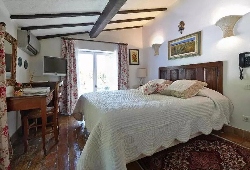 اتاق عادی, Le Hameau