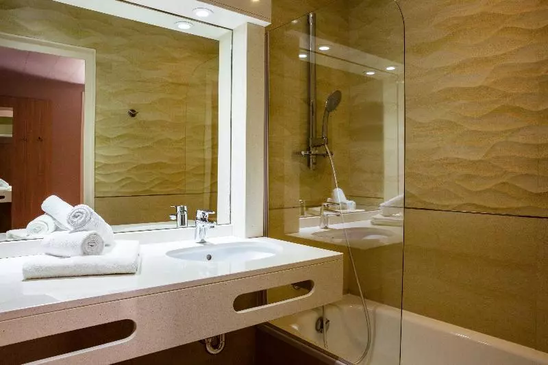 デラックスルーム, Hôtel Les Trois Roses, Meylan Grenoble The Originals Boutique
