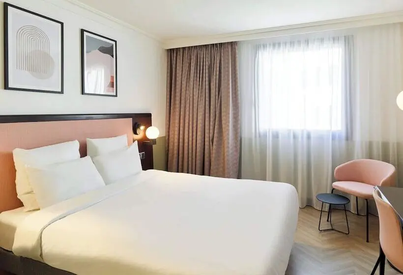 身障者適用スタンダードルーム, B&b Hotel Saint-Quentin-en-Yvelines Centre Gare 4 étoiles