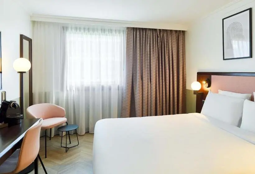 スーペリアールーム, B&b Hotel Saint-Quentin-en-Yvelines Centre Gare 4 étoiles
