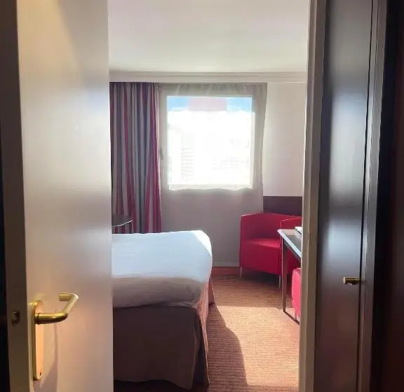 スーペリアールーム, B&b Hotel Saint-Quentin-en-Yvelines Centre Gare 4 étoiles