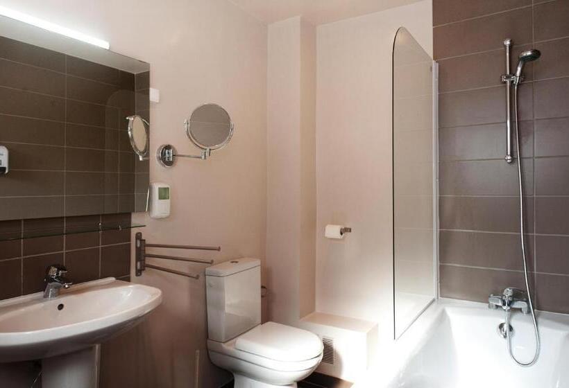 Family Room, Odessa Montparnasse