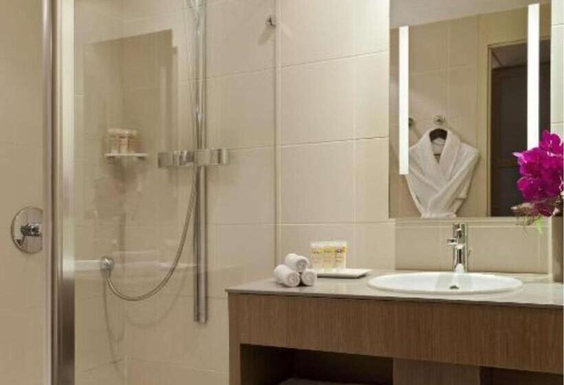 اتاق خانوادگی, Pullman Bordeaux Lac