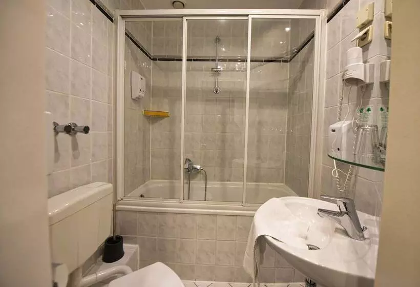 اتاق اکونومی, Art Hotel Charlottenburger Hof Berlin