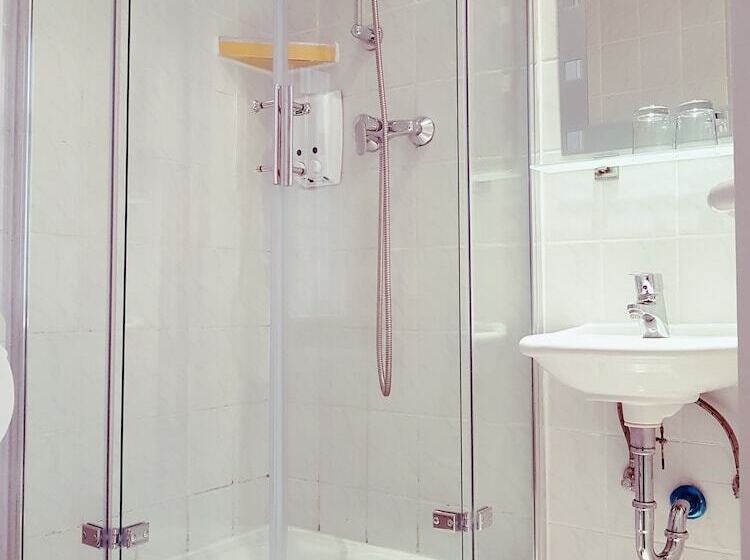 اتاق استاندارد سه نفره, Art Hotel Charlottenburger Hof Berlin