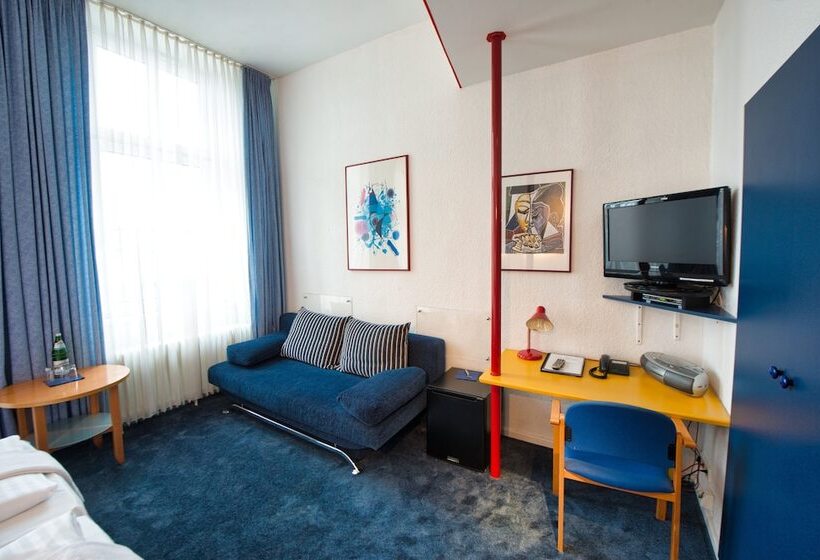 اتاق استاندارد سه نفره, Art Hotel Charlottenburger Hof Berlin