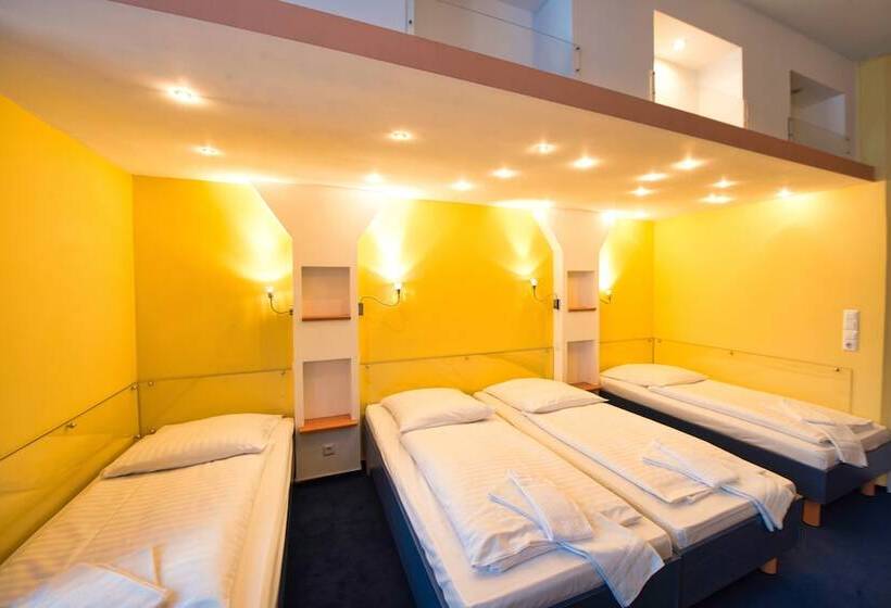 اتاق خانوادگی, Art Hotel Charlottenburger Hof Berlin