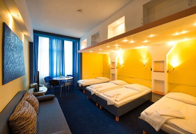 اتاق خانوادگی, Art Hotel Charlottenburger Hof Berlin