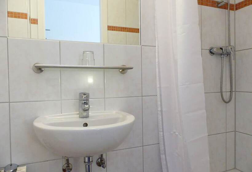 غرفة قياسية فردية, Callas  Am Dom