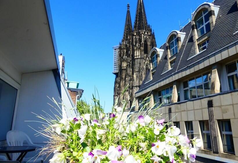 غرفة قياسية ثلاثية, Callas  Am Dom