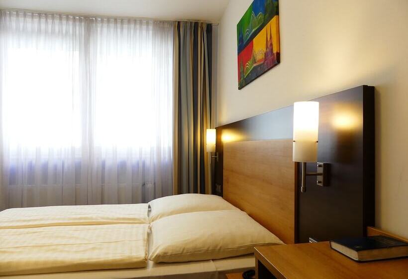 غرفة قياسية ثلاثية, Callas  Am Dom