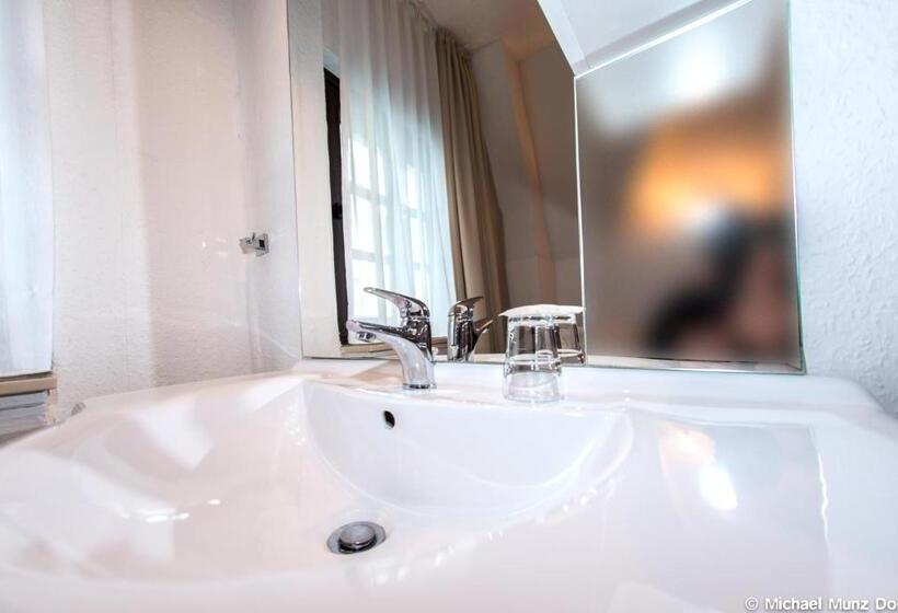 Номер Стандарт Индивидуальный, Und Restaurant Lowenbrau Koln