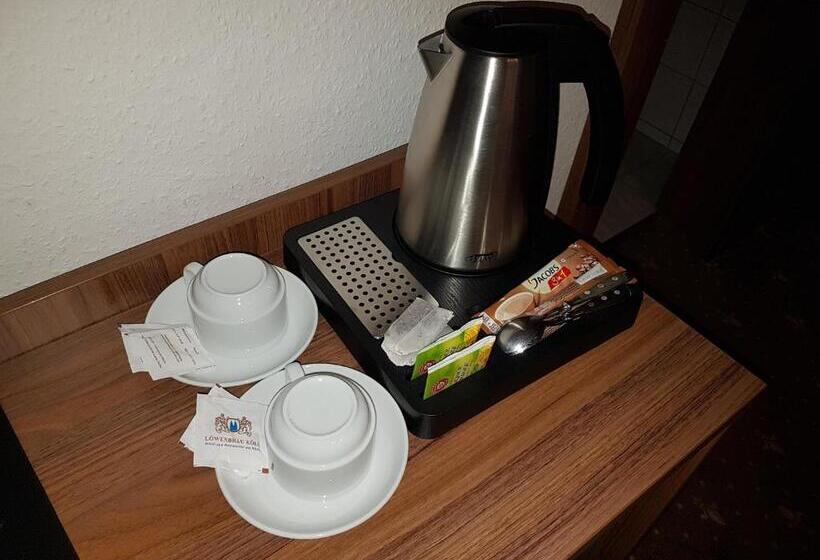 Номер Стандарт, Und Restaurant Lowenbrau Koln